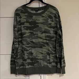 Splendid Green Camouflage Sweater Size Medium EUC